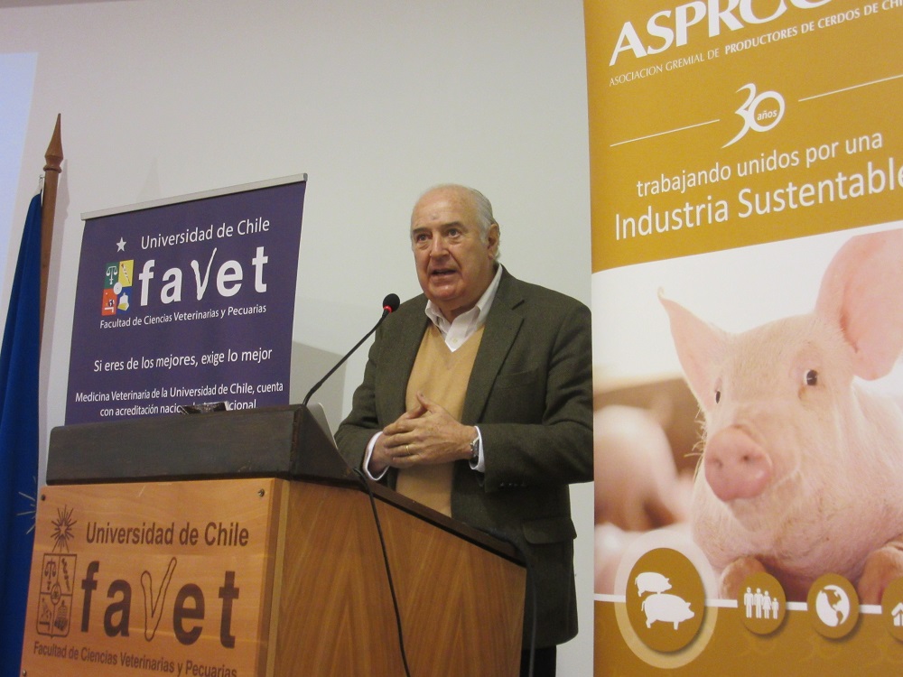 Juan Miguel Ovalle led the opening of the event, which was carried out in the Auditorium of the Faculty of Veterinary Sciences and Livestock.
