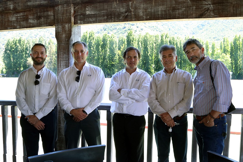 Los representantes de Agrosuper John Lüer, gerente de Exportaciones, y Tomás Campos, Gerente Zonal de Exportaciones, junto a empresarios mexicanos.
