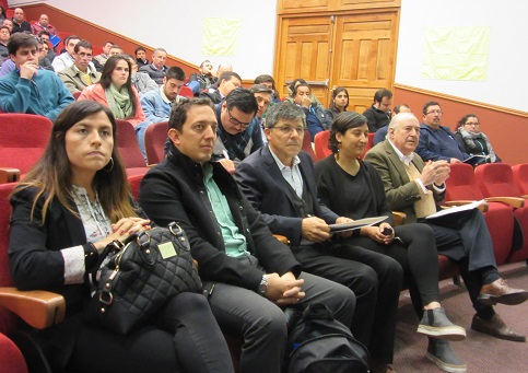 From left to right: Dr. Natalia Zenteno from the Animal Welfare Unit at SAG; Dr. Ricardo Moya, Regional Manager in Veterinary Programs for Latin America and the Caribbean; Dr. Patricio Guerrero, Manager of Health and Food Safety at ASPROCER; Dr. Tamara Tadich, Professor from the Faculty of Veterinary Sciences from the University of Chile; and Juan Miguel Ovalle, President of ASPROCER.
