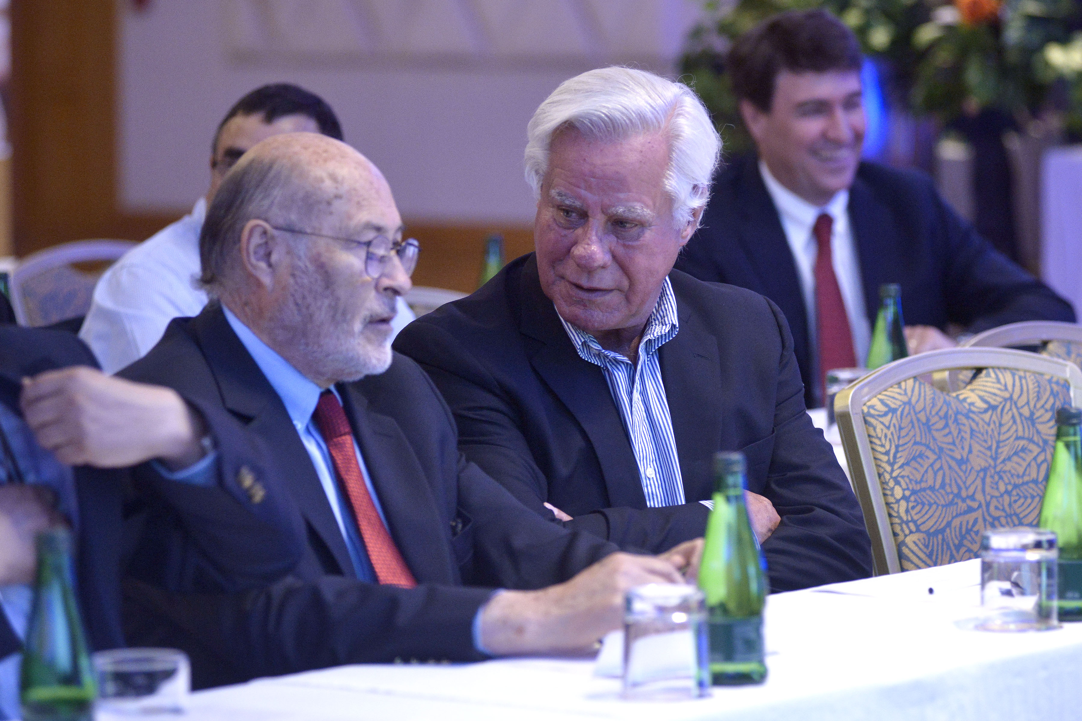 Angel Sartori, National Director of SAG; next to Carlos Seemann, Vice-President of ASPROCER.
