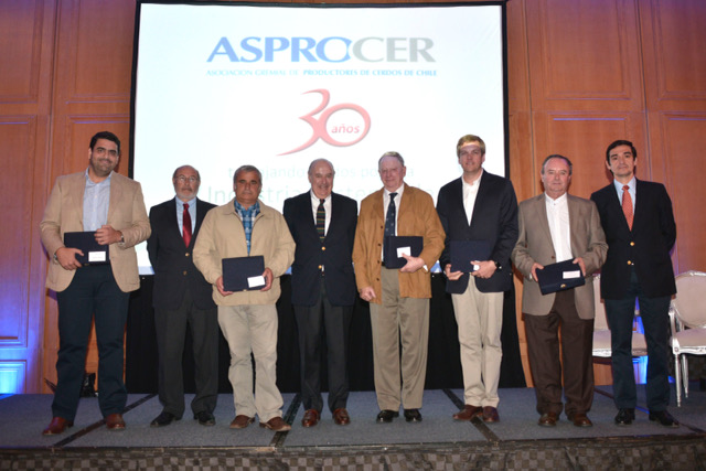 When acknowledgements were granted to the group of founding partners (Angel Soler, Ramon Achurra, Alejandro Fortin Medina, and Vicente Correa), to those who stood out for their innovative spirit (Cristian Kuhlenthal, from Maxagro; and Alejandro Gebauer, from Empresas AASA), and the effort and support given to the industry by the small and medium producers, represented by Daniel Adi from Carnes DAG).
