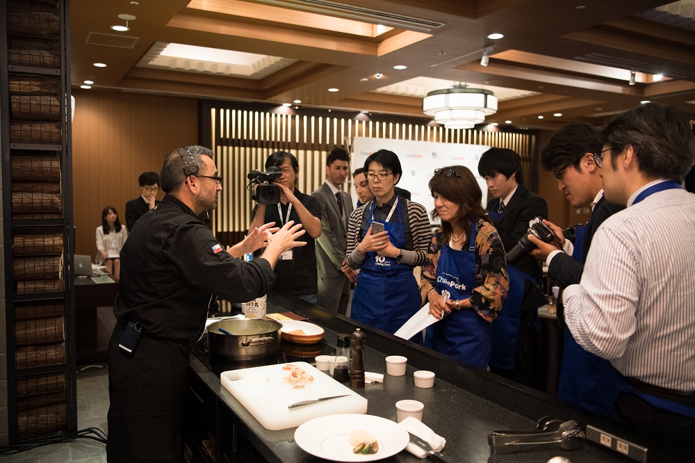 Teje Japanese journalists present highlighted the flavor, versatility, and texture of ChilePork’s meat, qualities and properties which were well demonstrated in a delicious fusion with traditional ingredients of Japanese cuisine.
